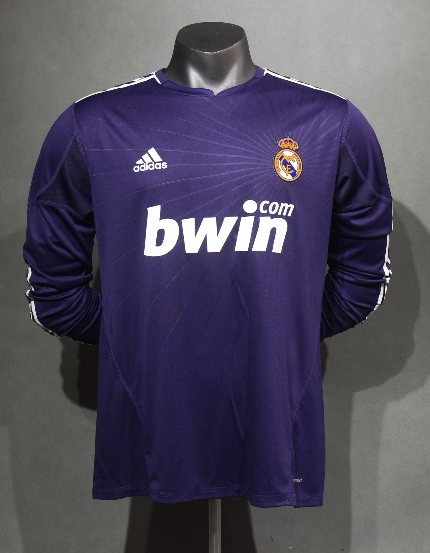 Retro 2010/11 Real Madrid Second Away