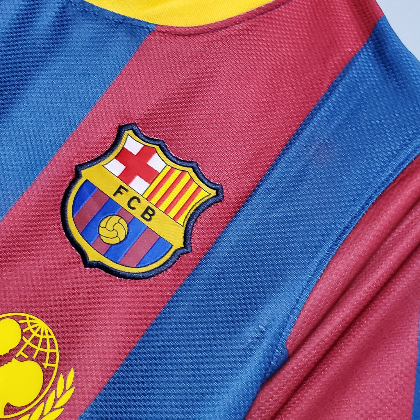 Retro Barcelona 10/11 home kit